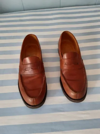 Zapatos de cuero marrones