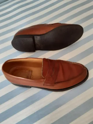 Zapatos de cuero marrones