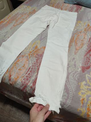 Pantalón vaquero blanco hombre roto