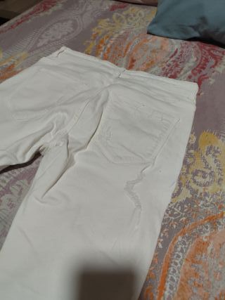 Pantalón vaquero blanco hombre roto