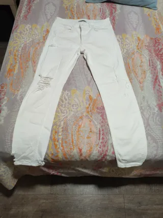 Pantalón vaquero blanco hombre roto