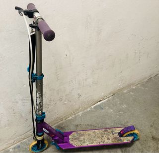 Patinete Oxelo Morado del Decatlón 