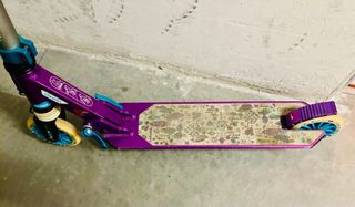 Patinete Oxelo Morado del Decatlón 
