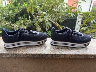 Scarpe da ginnastica nere e grigie