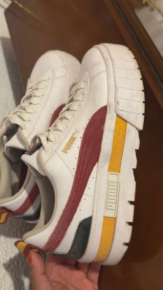 Zapatillas Puma Blancas y Rojas
