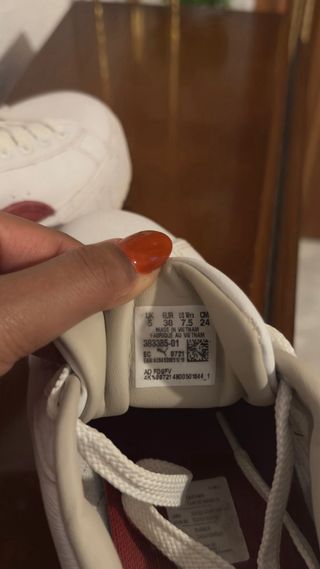 Zapatillas Puma Blancas y Rojas
