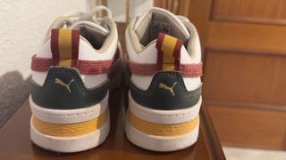 Zapatillas Puma Blancas y Rojas
