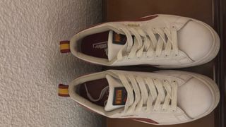 Zapatillas Puma Blancas y Rojas
