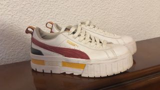 Zapatillas Puma Blancas y Rojas
