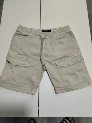 Pull&Bear Pantalón Corto Cargo Beige