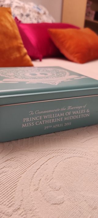 Scatola di latta quadrata commemorativa