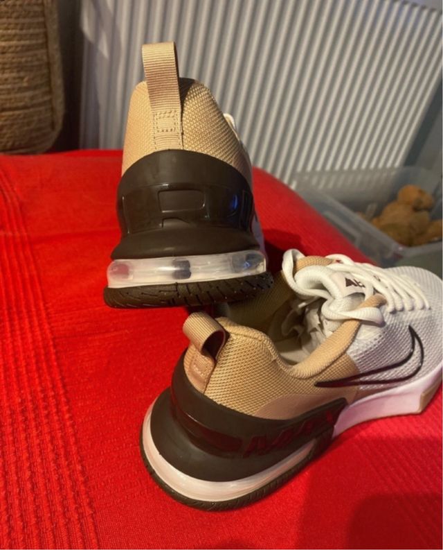 Zapatillas Nike Air Max Beige y Blancas