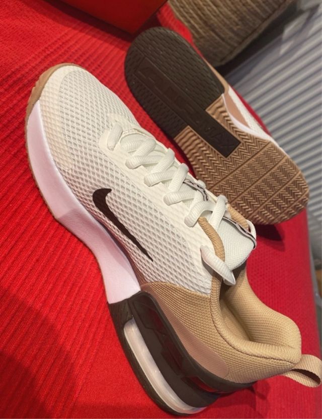 Zapatillas Nike Air Max Beige y Blancas