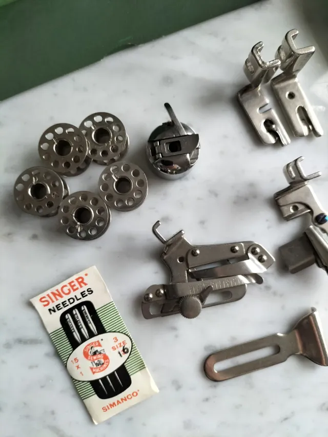 Caja Accesorios Singer Antigua