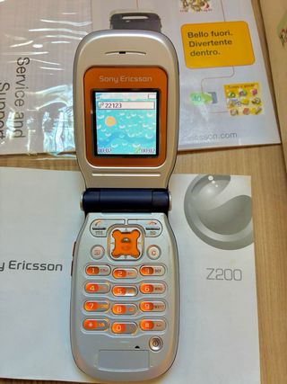Sony Ericsson Z200 con scatola originale