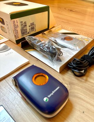Sony Ericsson Z200 con scatola originale