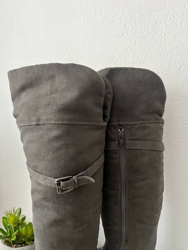 Botas altas grises Talla 38