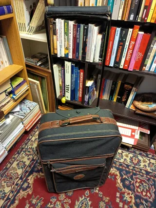 Valigia trolley morbida nera e marrone