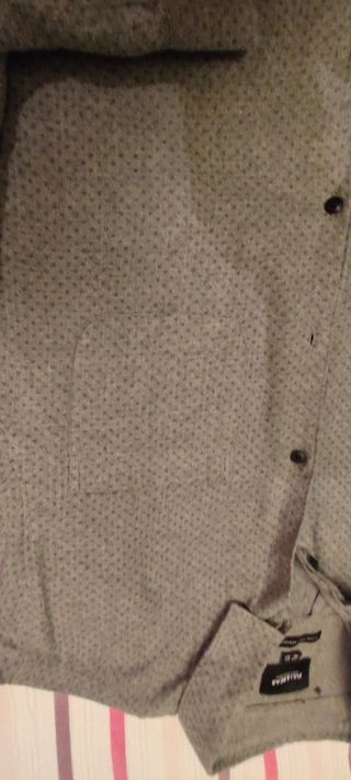 Camisa gris estampada