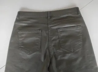 Bonito Pantalón Polipiel Verde  T/M Elogy 