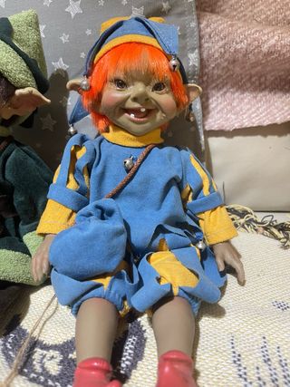 Muñeco duende bufón naranja y azul
