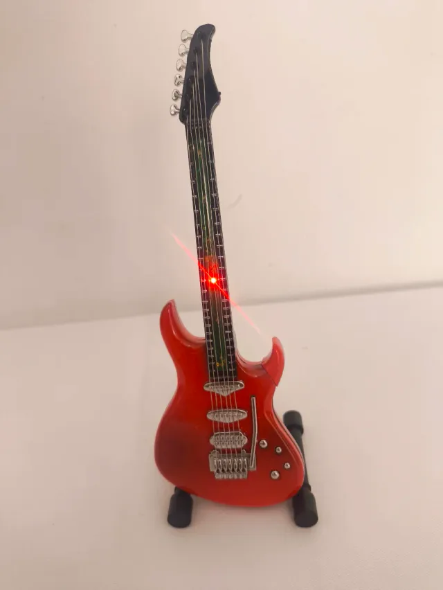 Guitarra Eléctrica Mechero Rojo