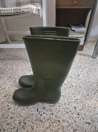 Botas de agua verdes unisex.