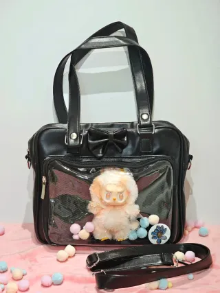 Bolso estilo Ita Bag negro. No incluye el labubu.