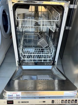 LAVASTOVIGLIE BOSCH INTEGRATA LARGA 45 cm 