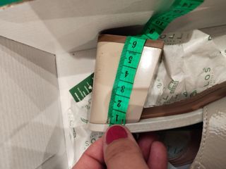 Zapatos Pitillos Beige y Blanco Talla 38