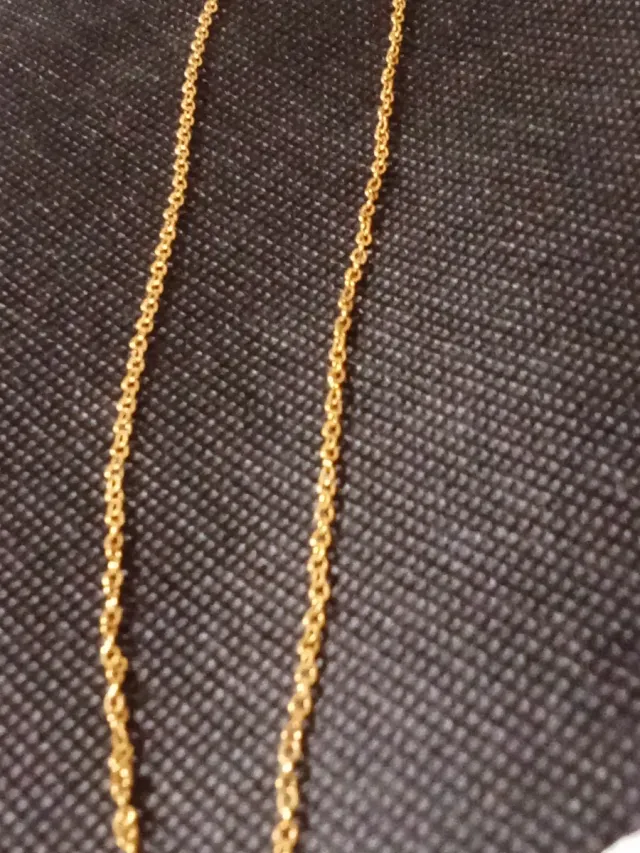 Catenina rolò placcata in oro italiano 18 carati.