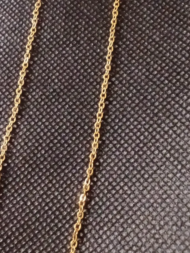 Catenina rolò placcata in oro italiano 18 carati.