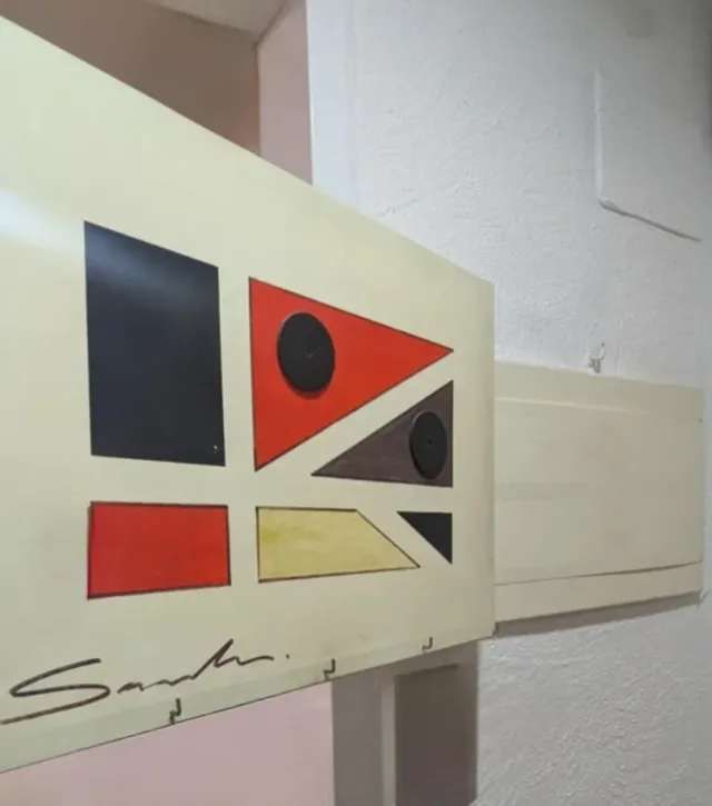 Tapa cuadro eléctrico pintada a mano