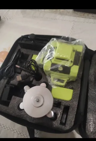 Nivel Láser Verde con Accesorios
