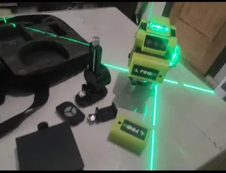 Nivel Láser Verde con Accesorios