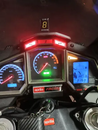 Moto Aprilia RST Futura 1000 Negra