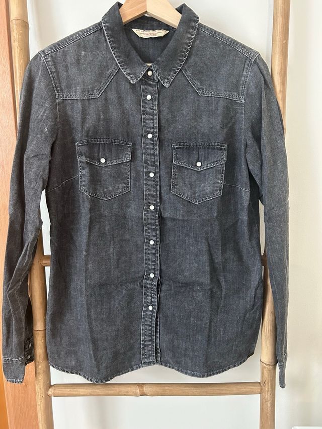 Camisa vaquera Bershka negra