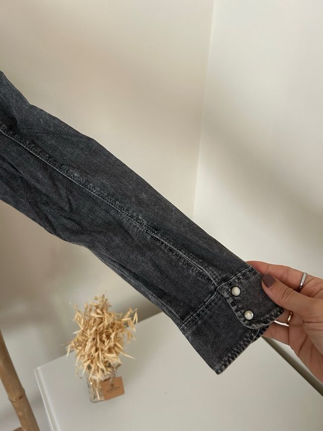 Camisa vaquera Bershka negra