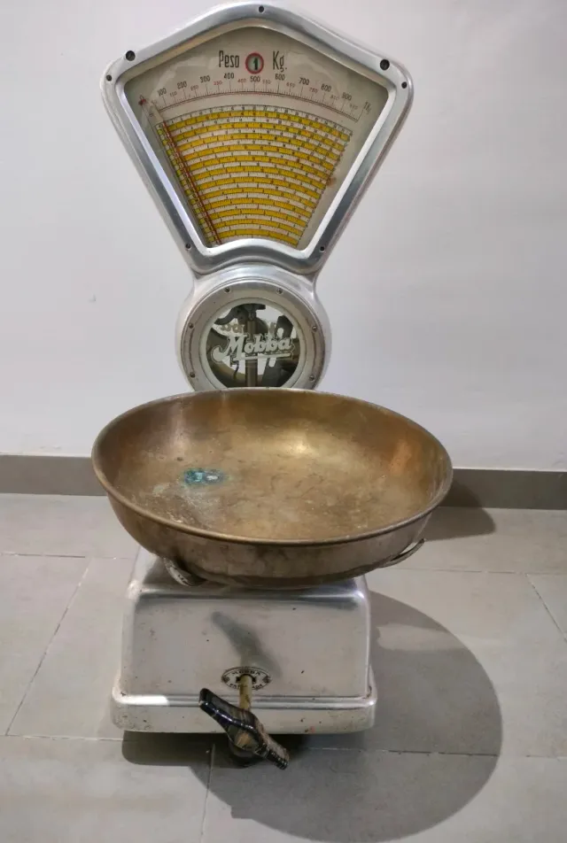 Báscula Mobba antigua