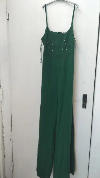 Mono elegante verde para ocasiones especiales