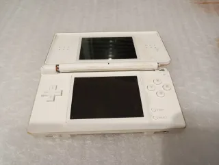 Nintendo DS Lite Blanca con funda de cachorro