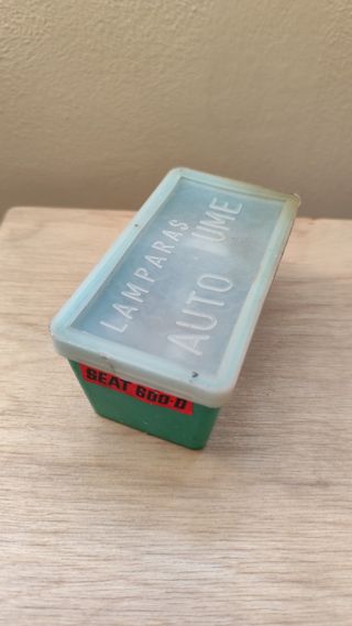 Caja de bombillas de repuesto Seat 600