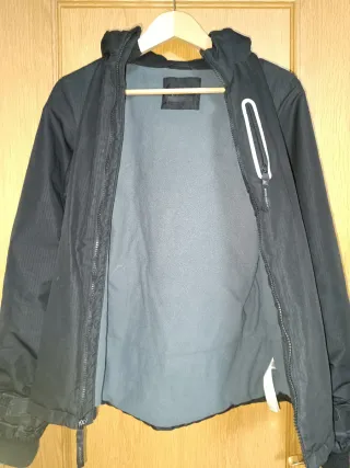 Abrigo negro Primark con capucha