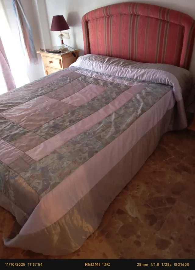 Edredón patchwork gris y rosa