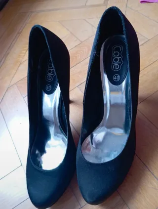 Zapatos de tacón negros talla 40 un sólo uso