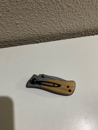 Navaja de bolsillo con mango de madera