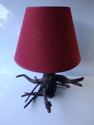 Lámpara artesanal de raíz