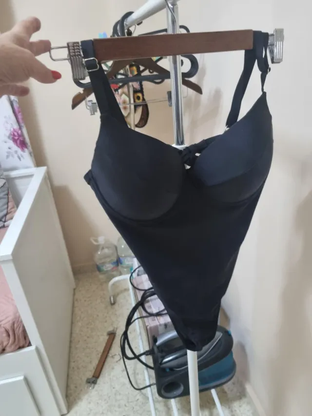 Costume da bagno nero da donna