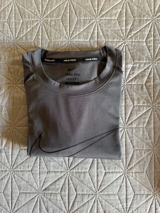 Camiseta Nike Pro Dri-Fit gris