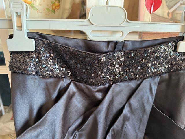 Falda de fiesta negra con lentejuelas